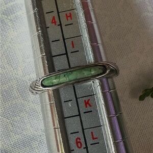 Elegant Carolyn pollack sterling Silver 925 and Green Stone Ring size 5